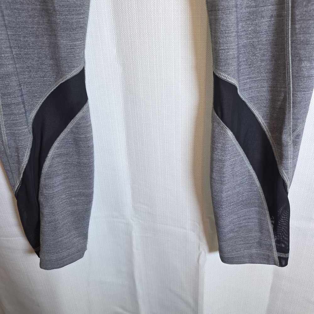 Lululemon Women's Cropped Leggings Sz 8 Striped Black Gray Zipper Pockets Mesh - Picture 9 of 10